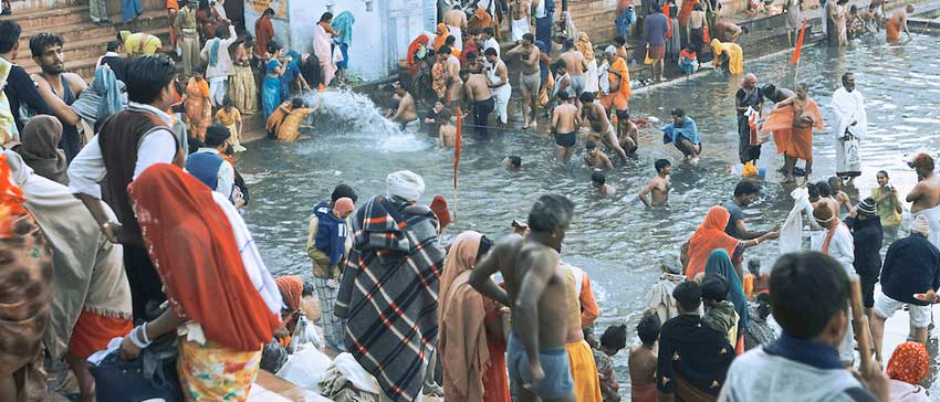 Bathe in Pushkar Lake
